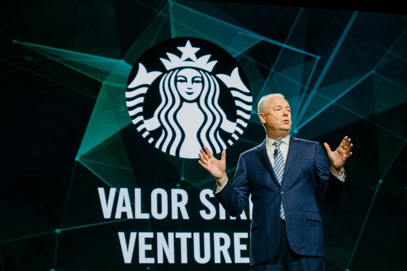 Experiência, inovação e design: veja como é o maior Starbucks do mundo -  Consumidor Moderno